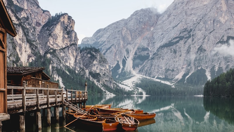 A gratitude tarot spread with the Star and Ten of Cups cards beside an appreciation journal, representing a daily abundance and thankfulness practice